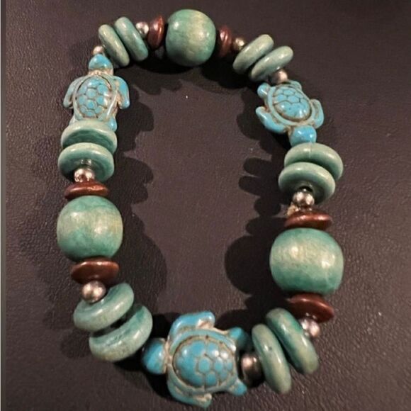 Vintage Turtle Bead Stretch Bracelet Unisex Hand Carved Howlite and Wood Bead - Picture 4 of 5